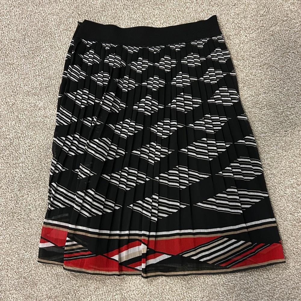 White House Black Market (WHBM) Pleated Lined Chiffon Skirt - Picture 3 of 8